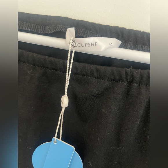 Black lose fitting Cupshe dress - Picture 5 of 6